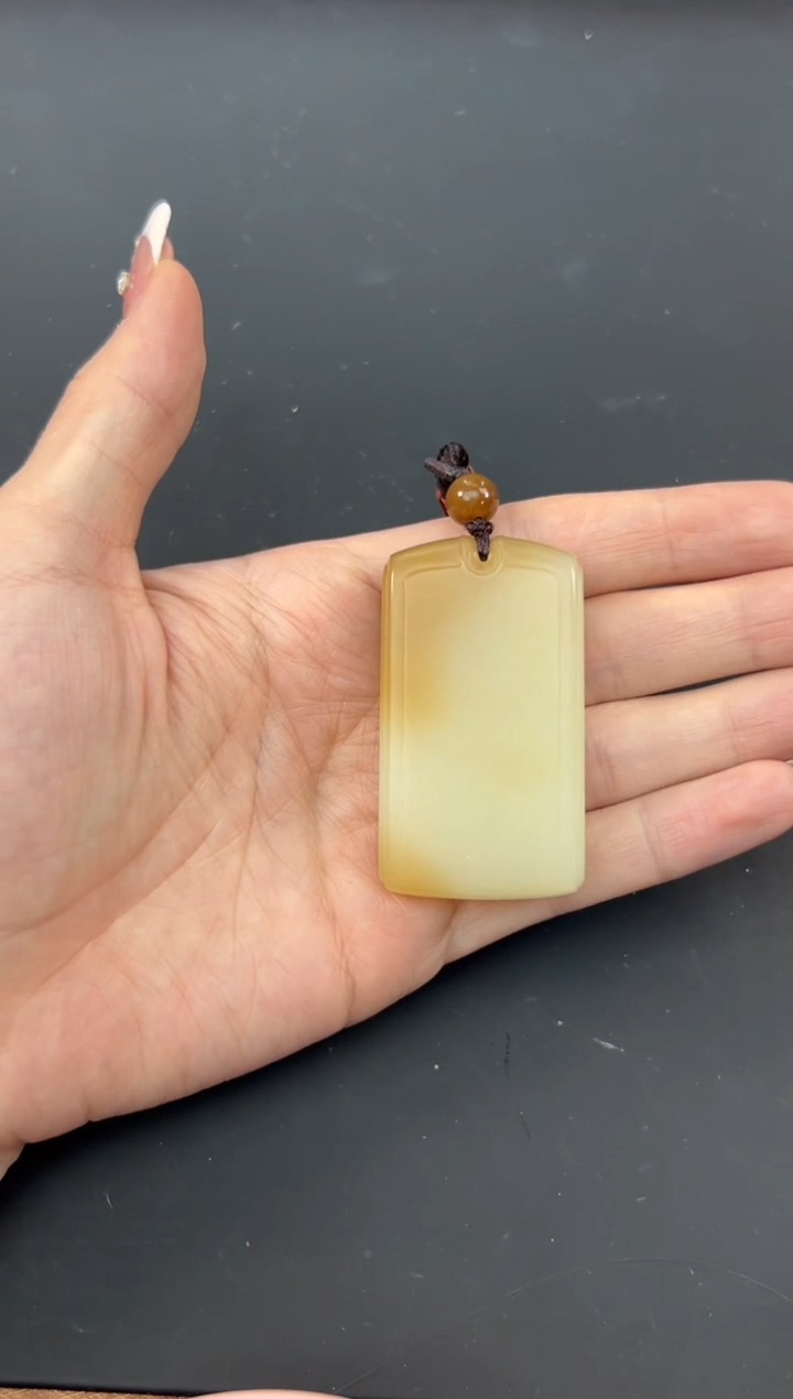 【闪购商品】和田玉吊坠(赠链)未镶嵌且末金山微色差吊坠