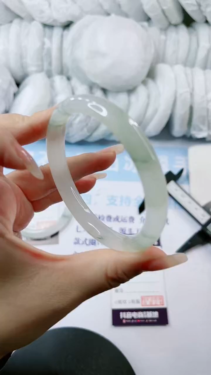 【闪购商品】石英质玉手镯未镶嵌0733023174-