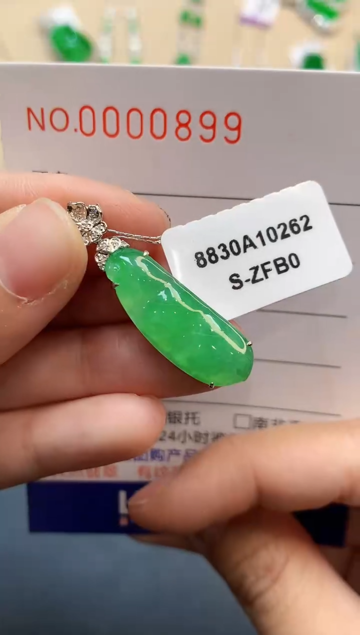 【闪购商品】翡翠吊坠(不含链)18K金镶嵌0899　　　