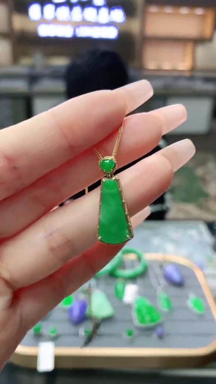 【闪购商品】翡翠颈饰18K金镶嵌赠礼盒证书 