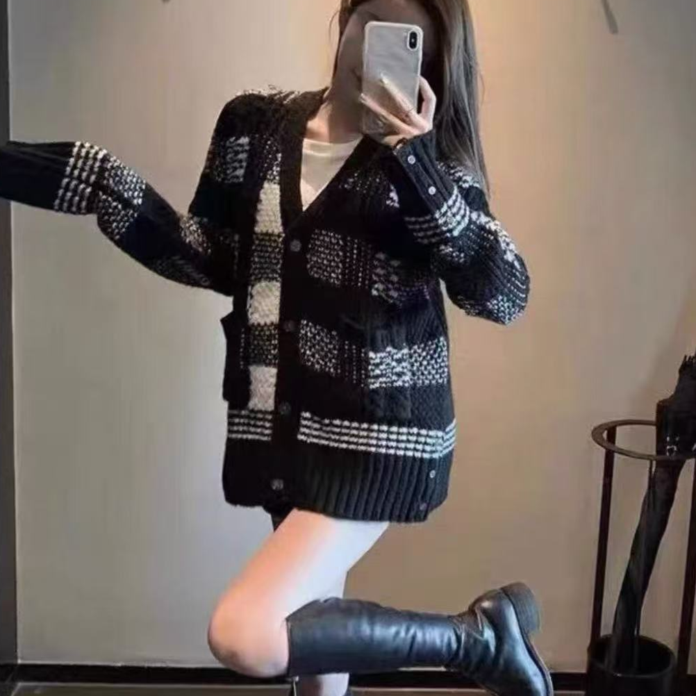 未使用 THOMBROWNE 深蓝色经典logo开衫