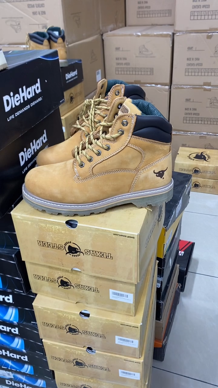 牛皮40.5码，牛头1 皮鞋码，工装靴 鞋面偶有胶印 默认瑕疵介意勿拍