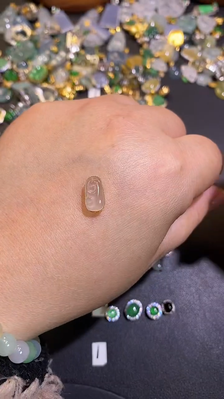 翡翠18K金镶嵌吊坠(不含链)1