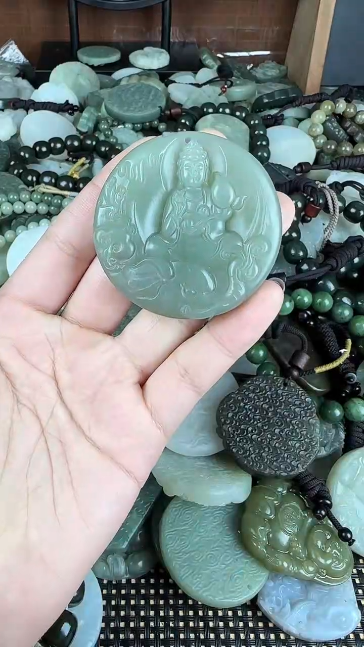 颈饰未镶嵌和田玉1