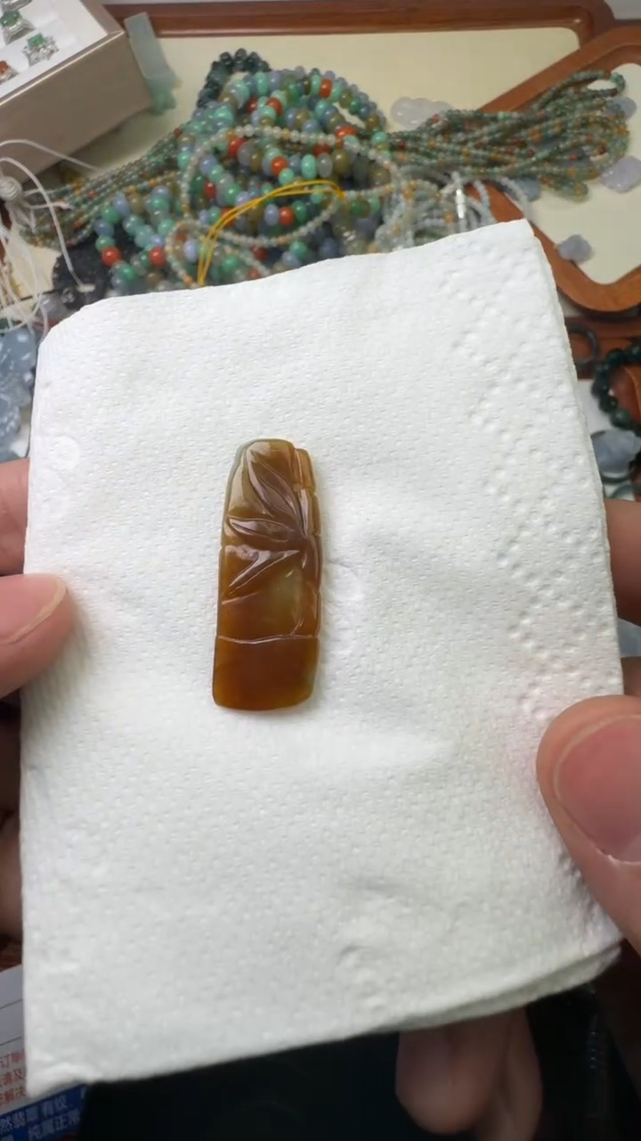 【闪购商品】翡翠颈饰未镶嵌【闪购商品】 翡翠  未镶嵌