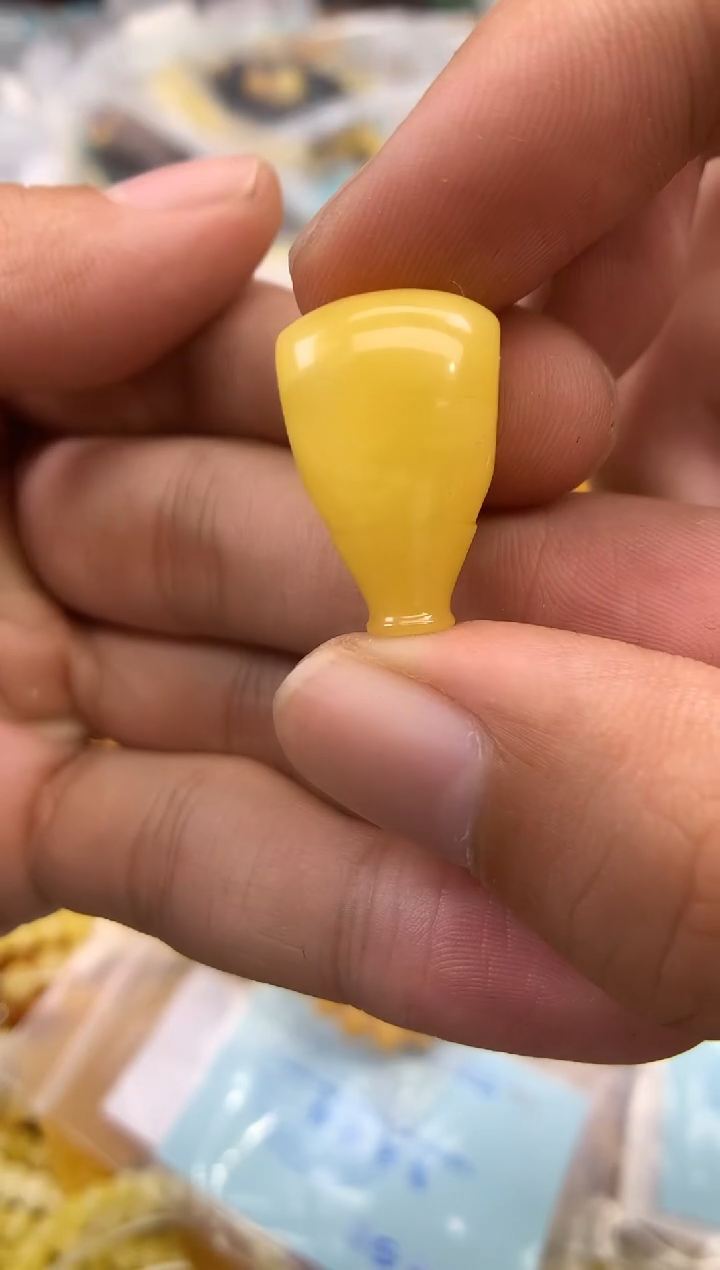 裸石蜜蜡未镶嵌三通