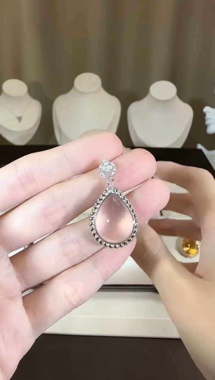 【闪购商品】芙蓉石颈饰银S925镶嵌星光粉水晶15*20mm