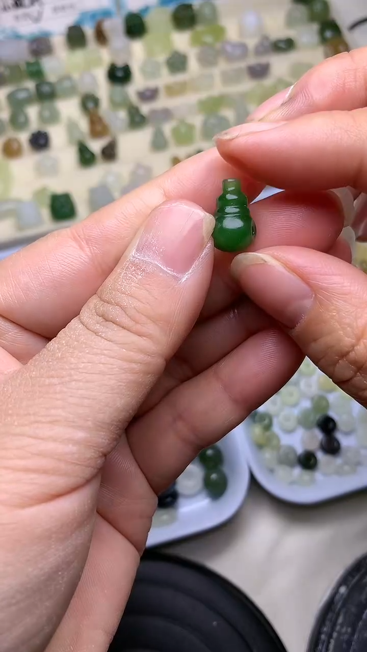 颈饰未镶嵌和田玉三通