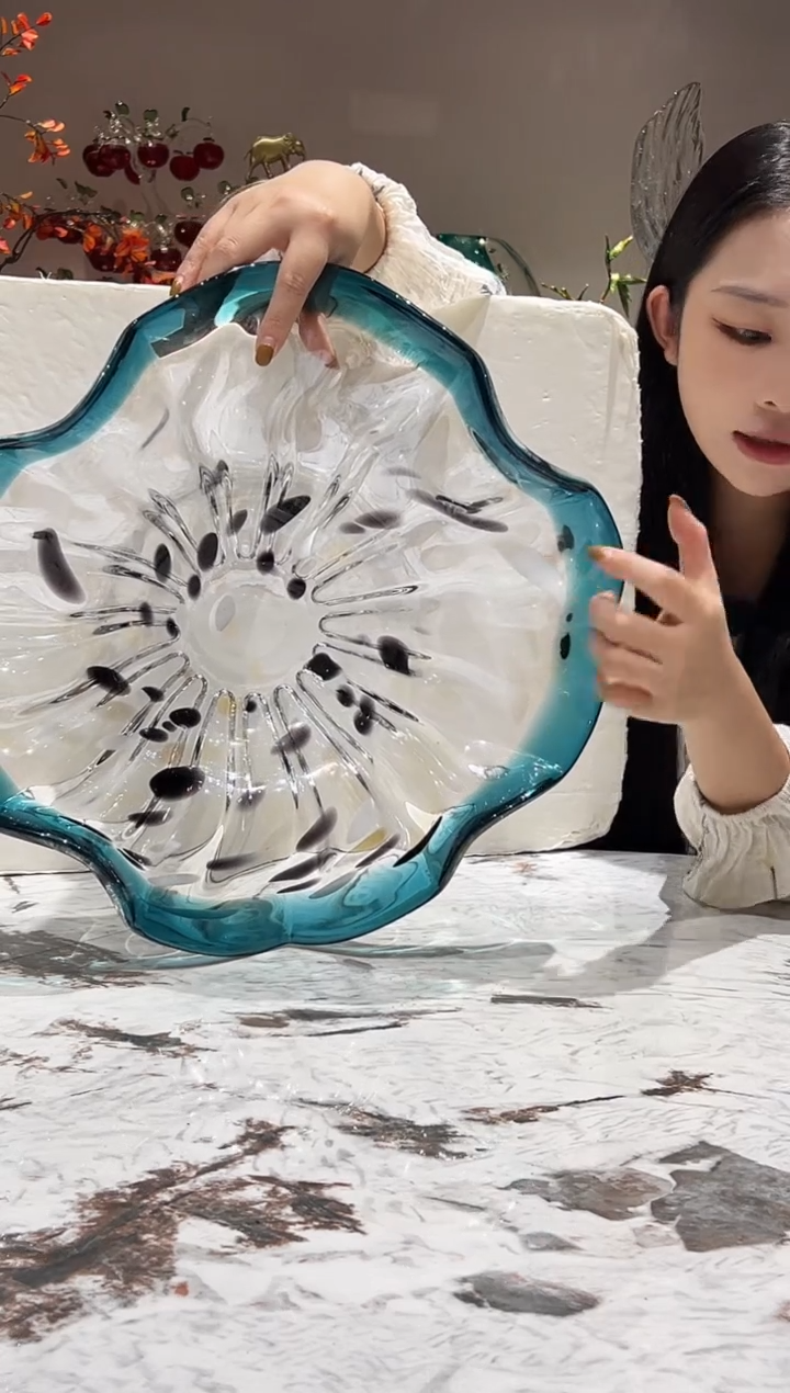 蓝色荷叶琉璃小果盘