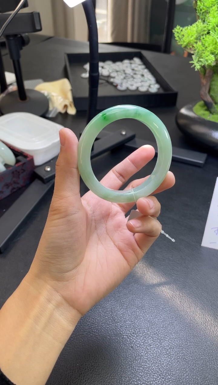 【闪购商品】翡翠手镯未镶嵌手镯