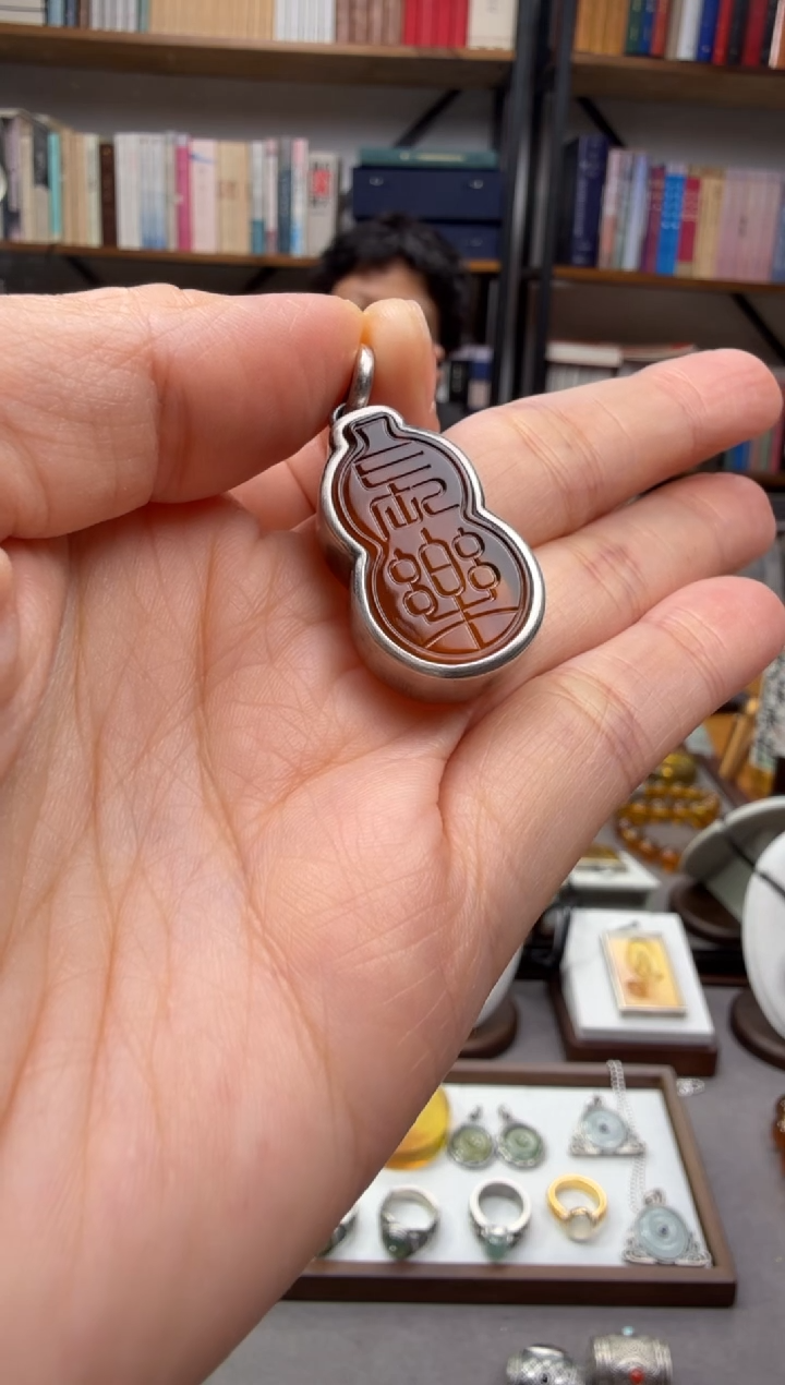 琥珀颈饰未镶嵌联*长乐