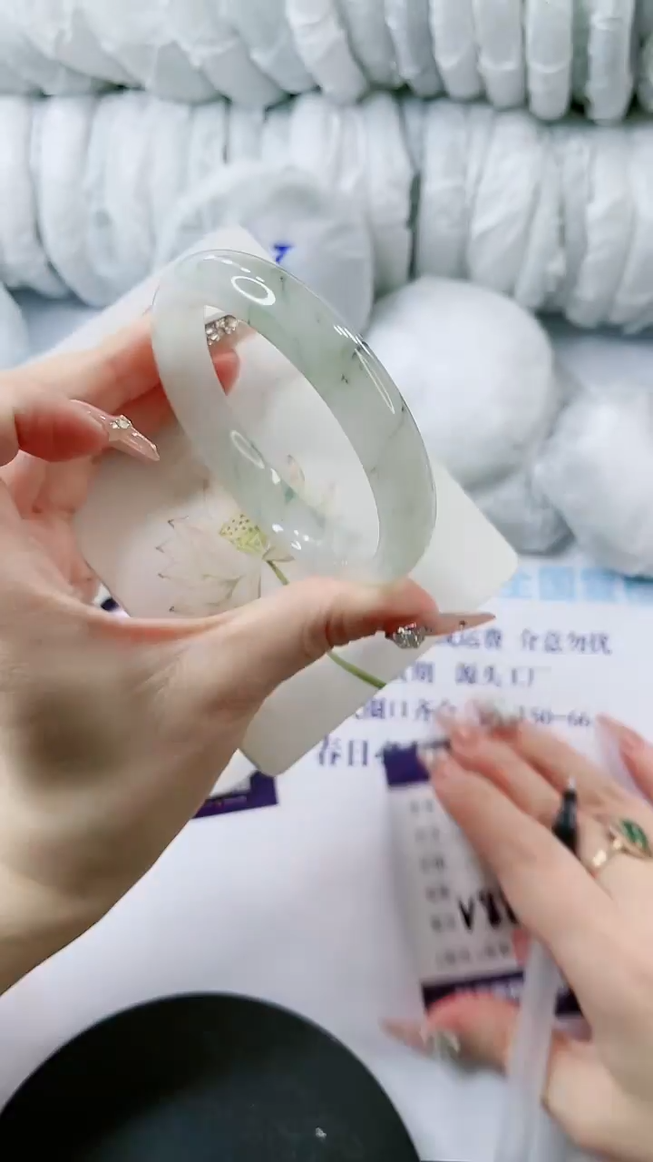 【闪购商品】石英质玉手镯未镶嵌多样性发货V88-62