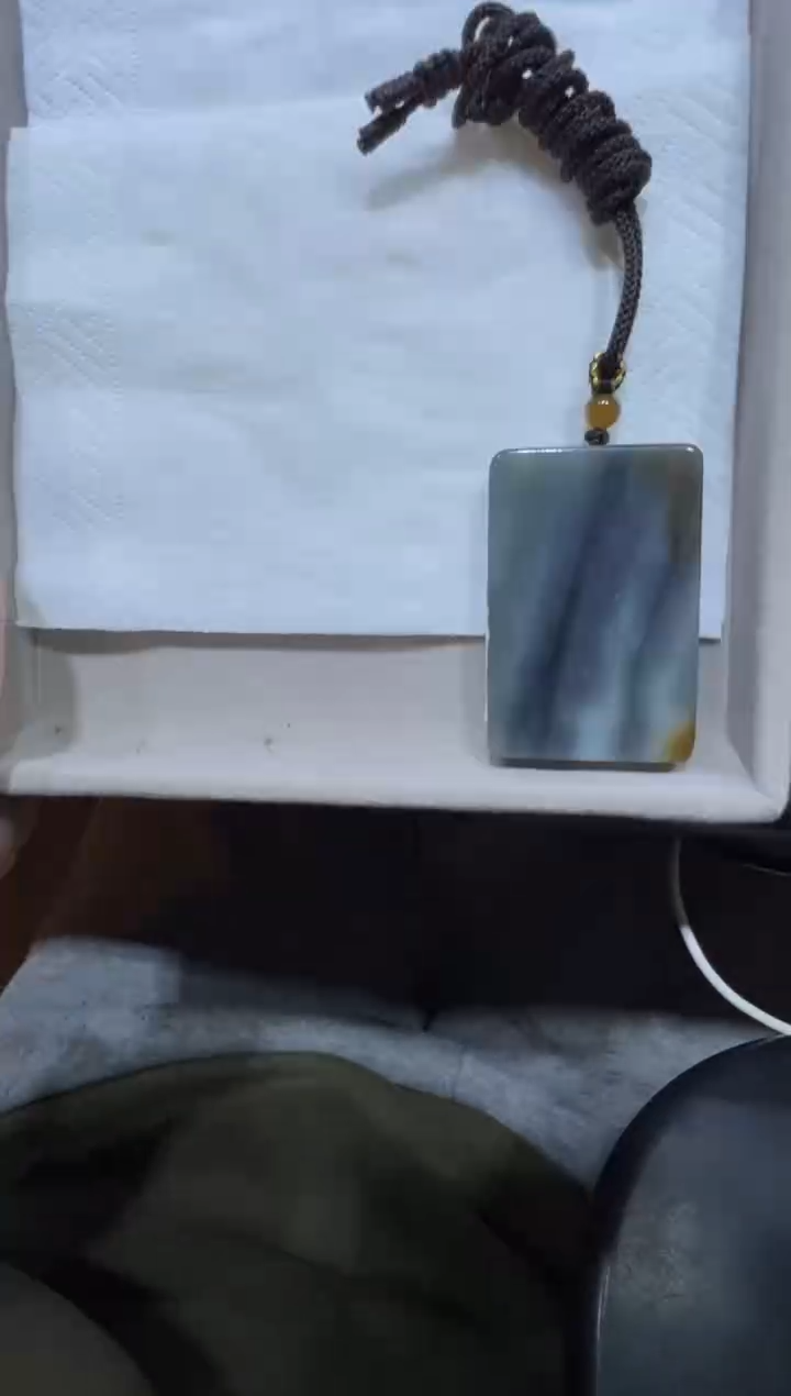 吊坠(赠链)未镶嵌和田玉楼兰三色无事牌（产地直发）