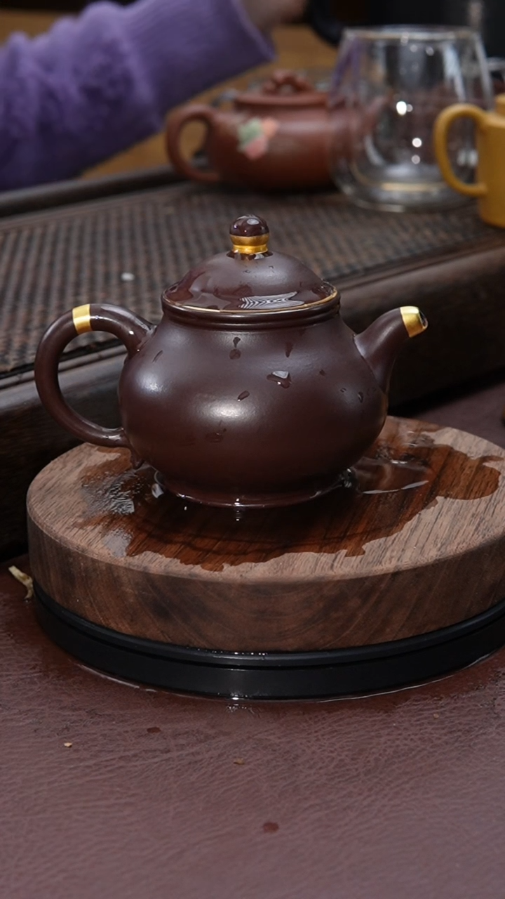 【闪购商品】紫砂茶壶描金名仕高攀紫砂壶