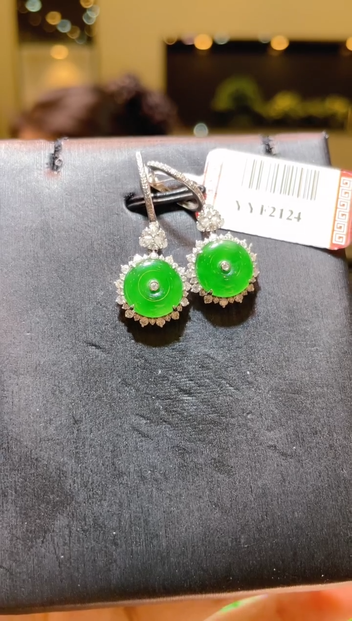 【闪购商品】翡翠吊坠(不含链)18K金镶嵌A90