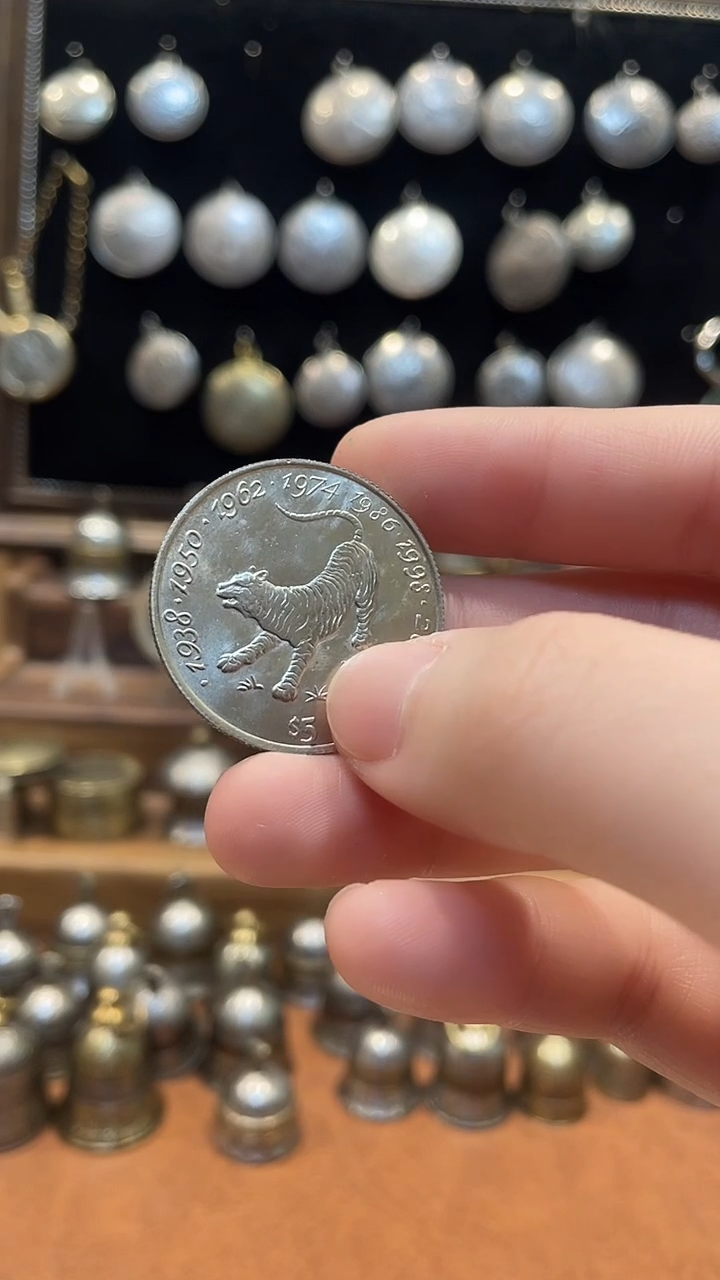 白***?利比里亚生肖虎照片记忆盒正品