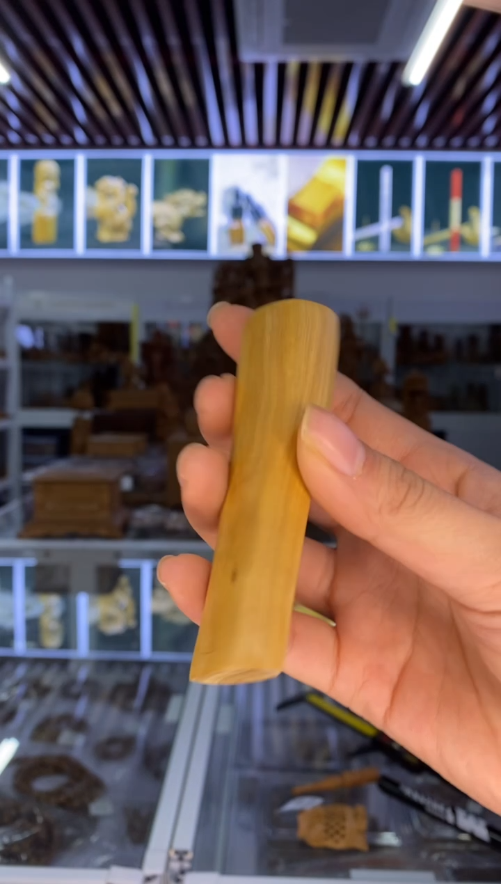 【闪购商品】檀香木其他2号仓~老山檀钢印手把件26克