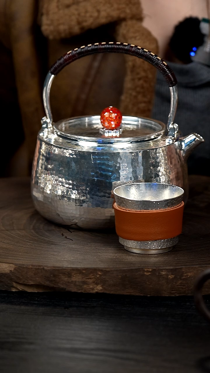 【闪购商品】手工锤纹提梁银壶+配2个银主人杯