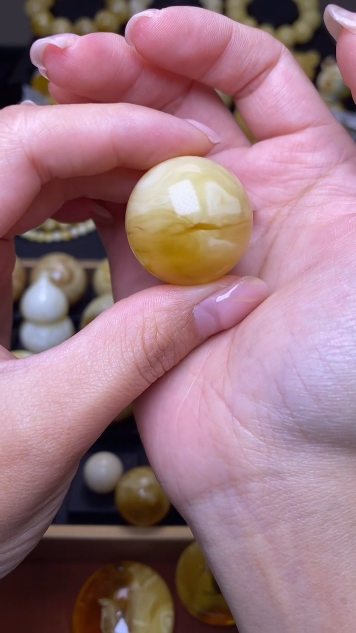 未镶嵌琥珀裸石葵. 29