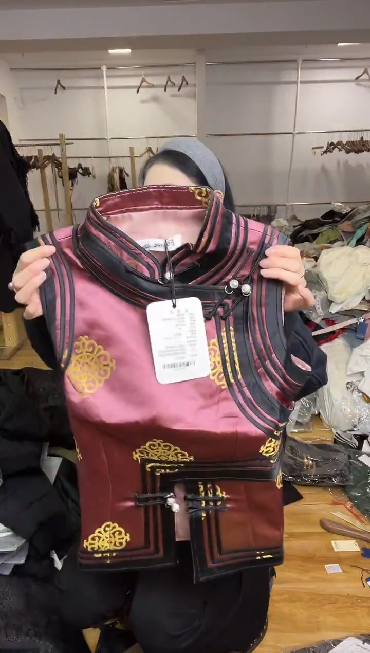 马甲       M码       80-105斤