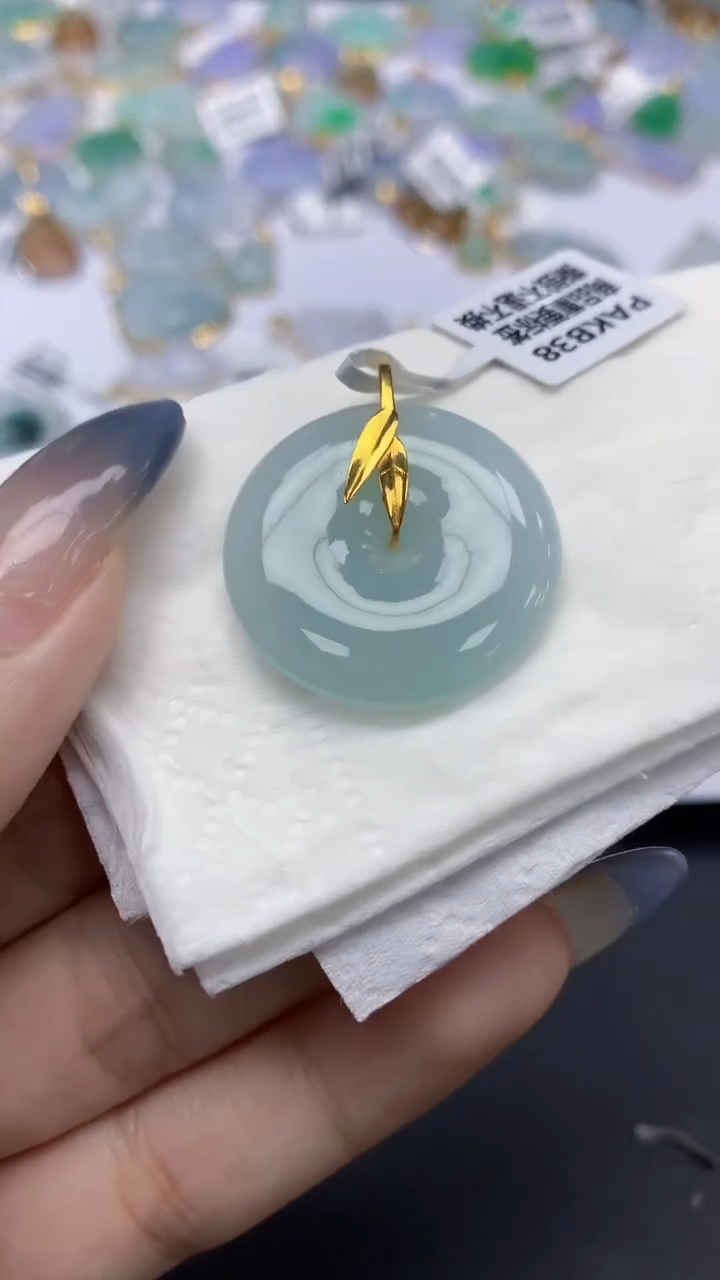 翡翠18K金镶嵌颈饰天然a货翡翠