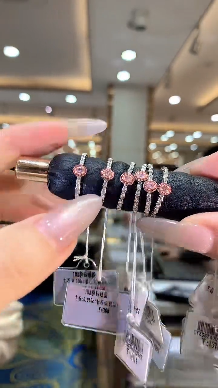 【闪购商品】钻石戒指18K金镶嵌戒指多样性发一