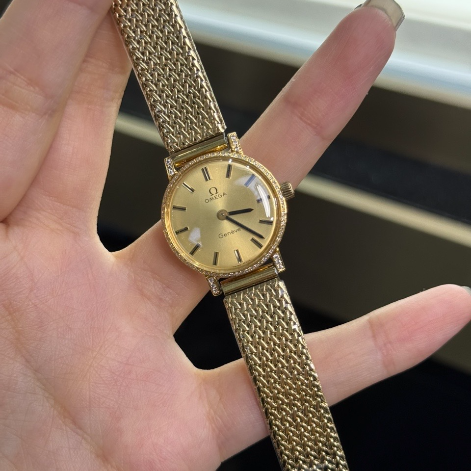 95新 Omega/欧米茄  手动机械后钻23mm/公价32999/w10997
