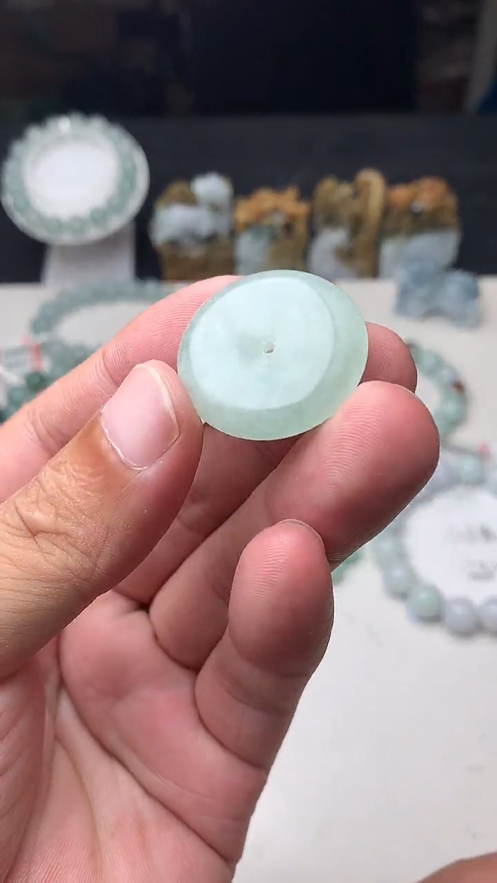 颈饰未镶嵌翡翠珠子