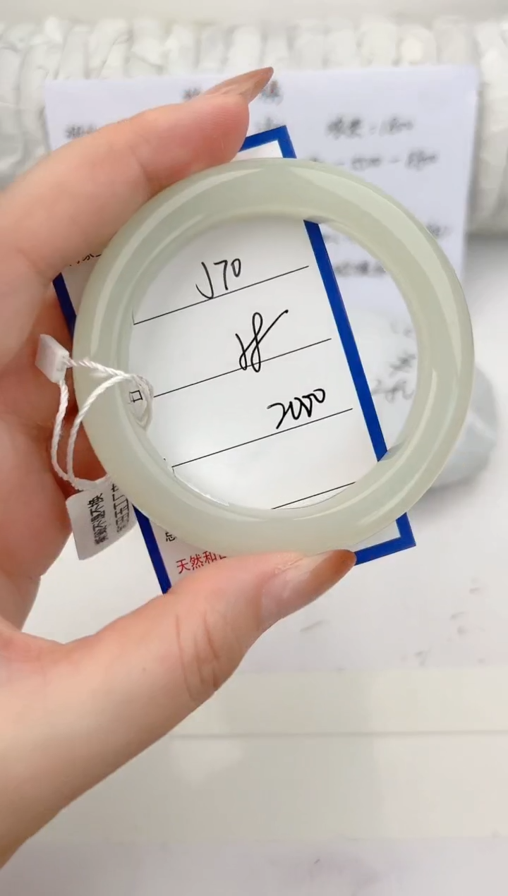 和田玉手镯未镶嵌70颜色微差无瑕疵