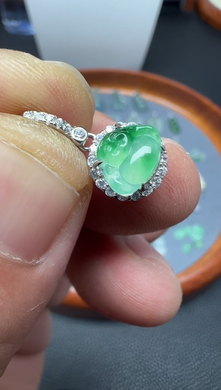 颈饰银S925镶嵌翡翠（20号链接）纯天然A货缅甸翡翠佛公（滴溜）