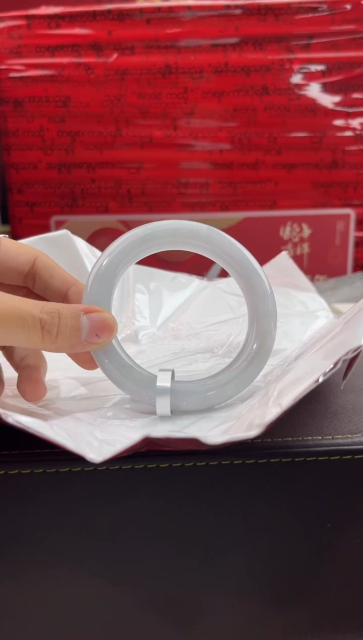【闪购商品】翡翠手镯未镶嵌24翡翠手镯（微瑕）