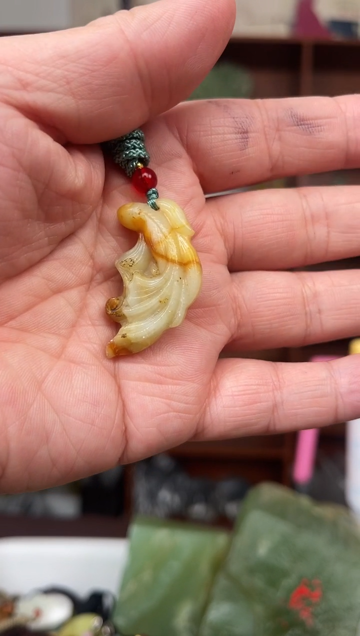 未镶嵌蛇纹石玉颈饰·