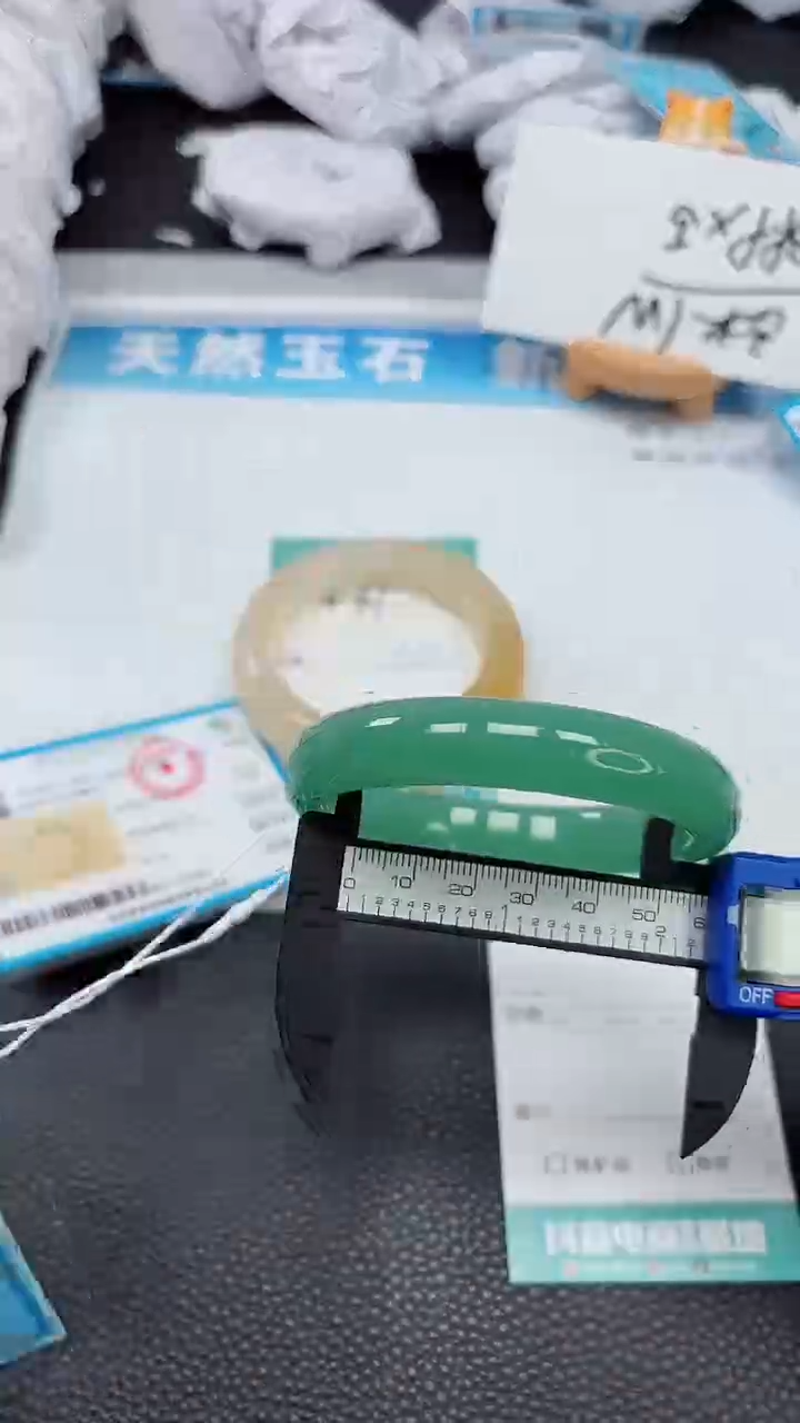 【闪购商品】石英质玉手镯未镶嵌432