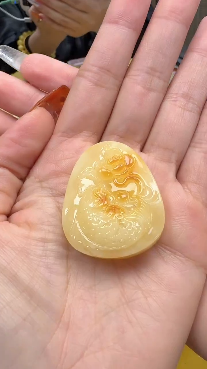 裸石琥珀未镶嵌如图