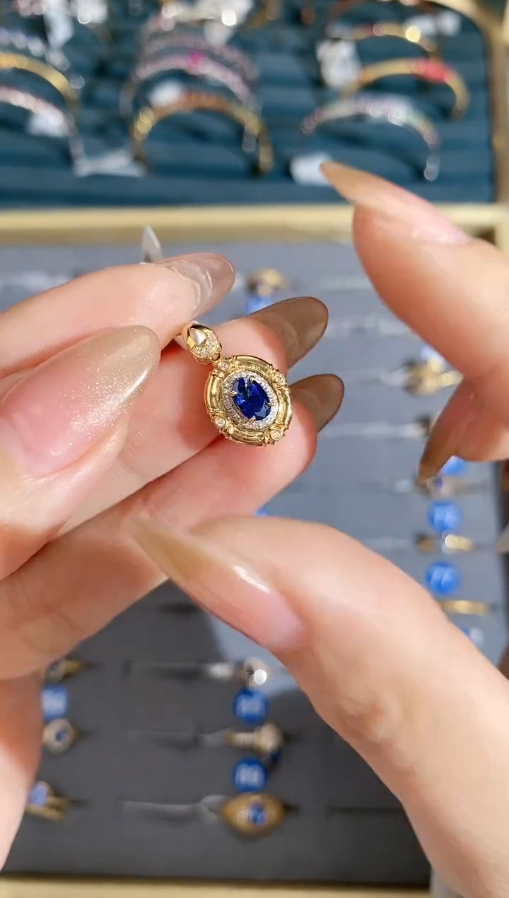 【闪购商品】蓝宝石颈饰18K金镶嵌吊坠