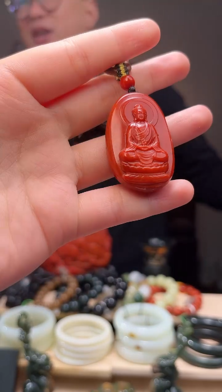 颈饰未镶嵌南红玛瑙吊坠