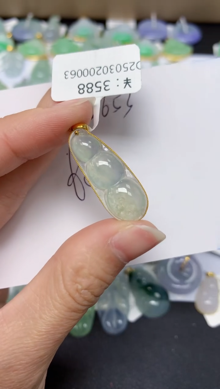 【闪购商品】翡翠18K金镶嵌颈饰 天然翡翠A货