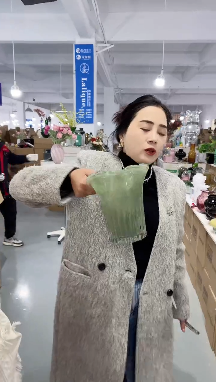 【闪购商品】玻璃安琪花瓶微瑕-T20N