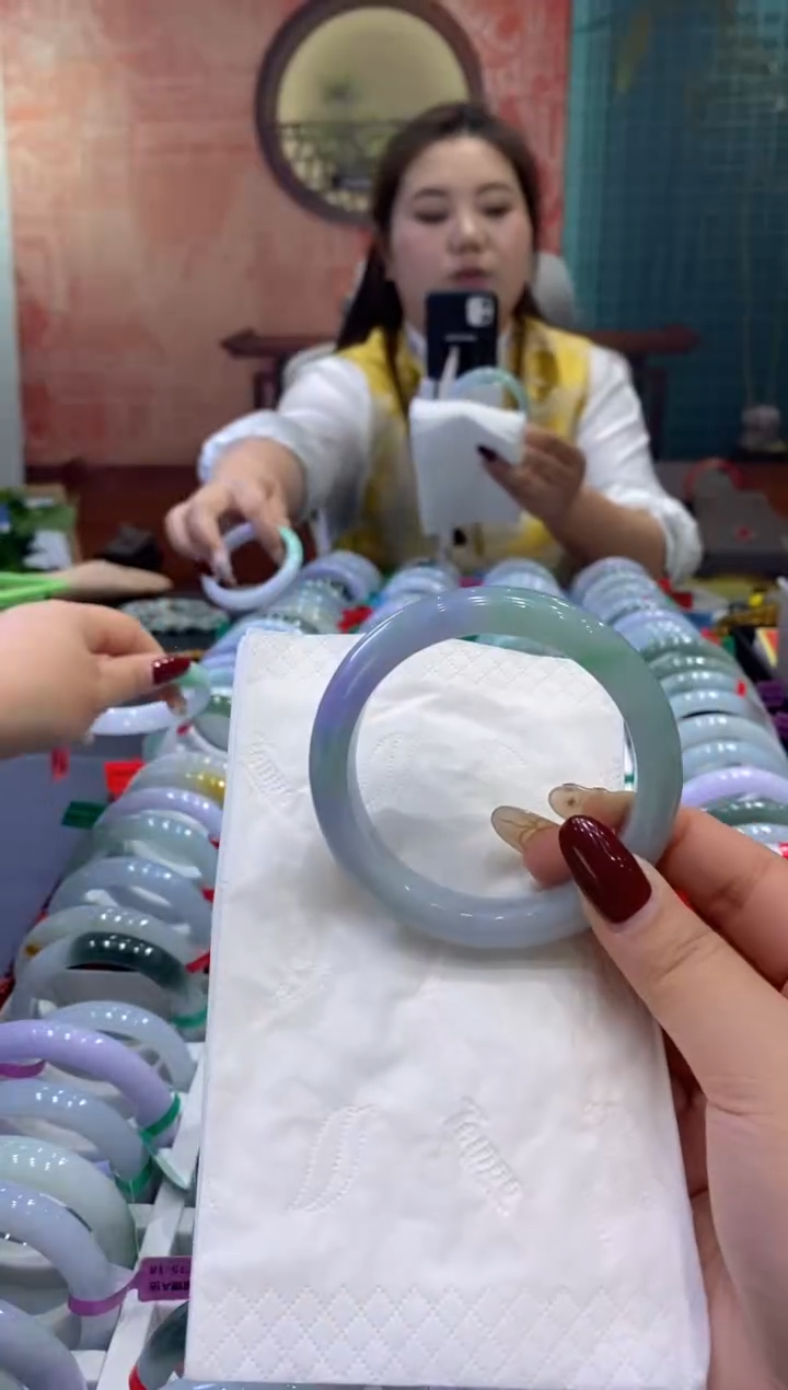 【闪购商品】翡翠手镯未镶嵌多人0017812