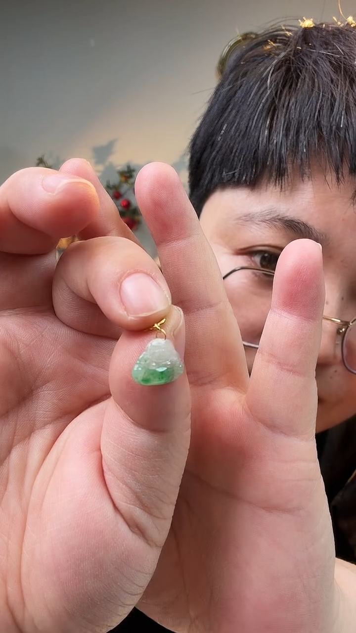 颈饰18K金镶嵌翡翠颈饰