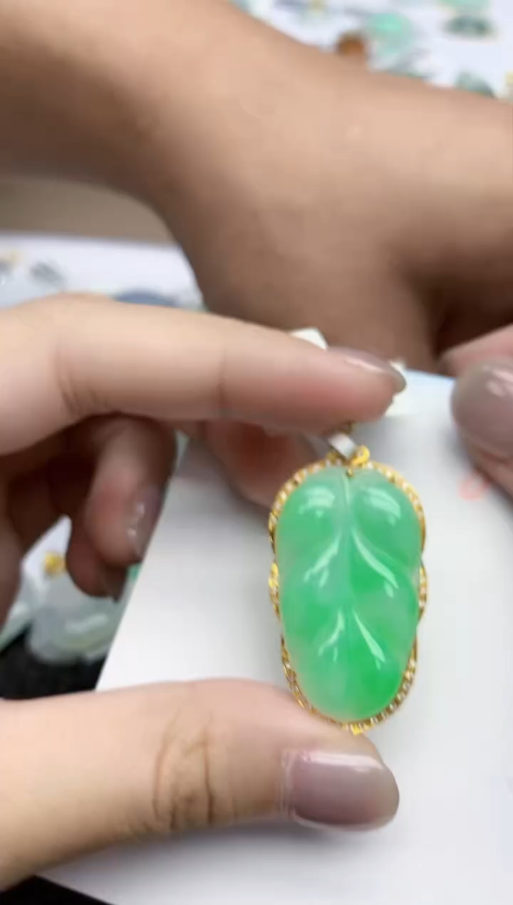 【闪购商品】翡翠颈饰18K金镶嵌天然翡翠A货