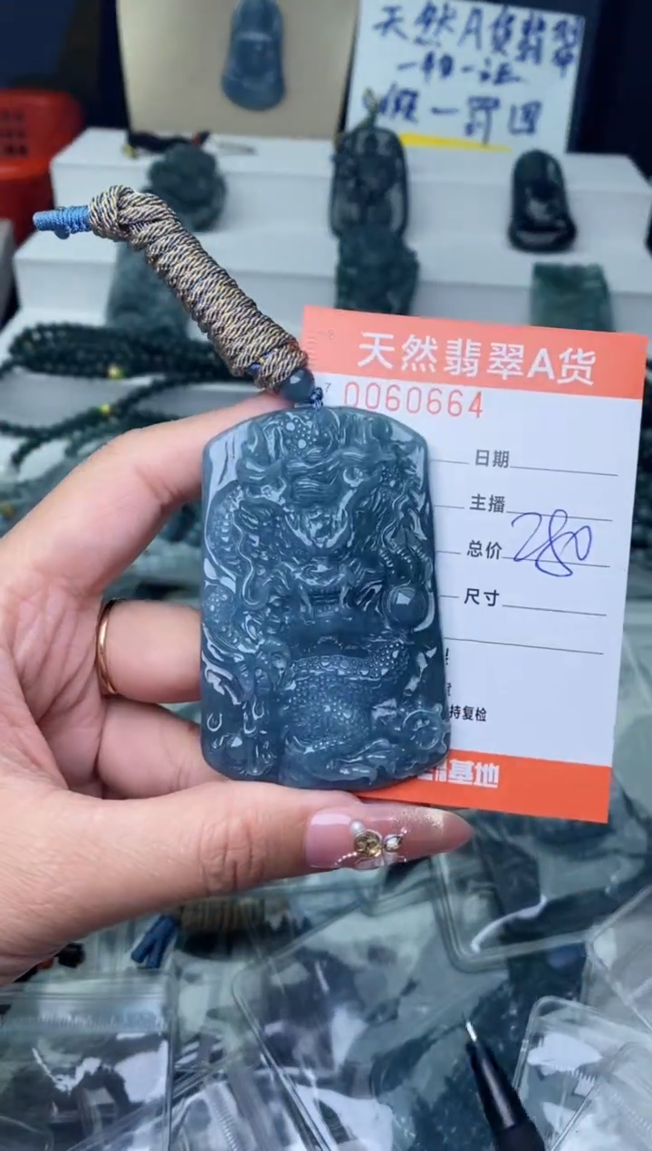 【闪购商品】翡翠颈饰未镶嵌··········
