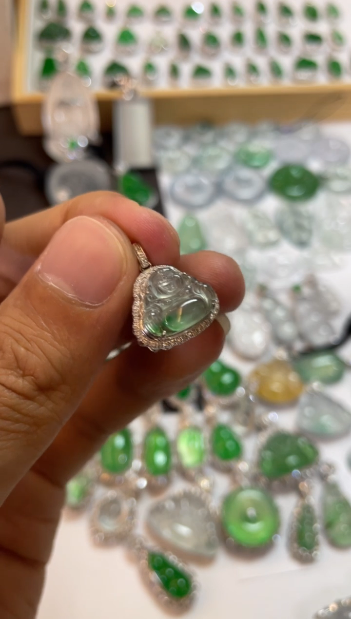 【闪购商品】翡翠吊坠(不含链)18K金镶嵌佛公