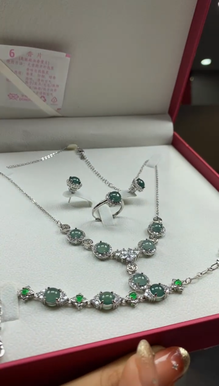 【闪购商品】翡翠颈饰未镶嵌********127 一套