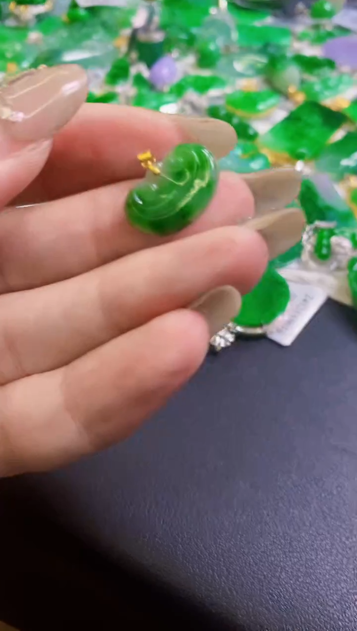 【闪购商品】定制翡翠18K金镶嵌吊坠