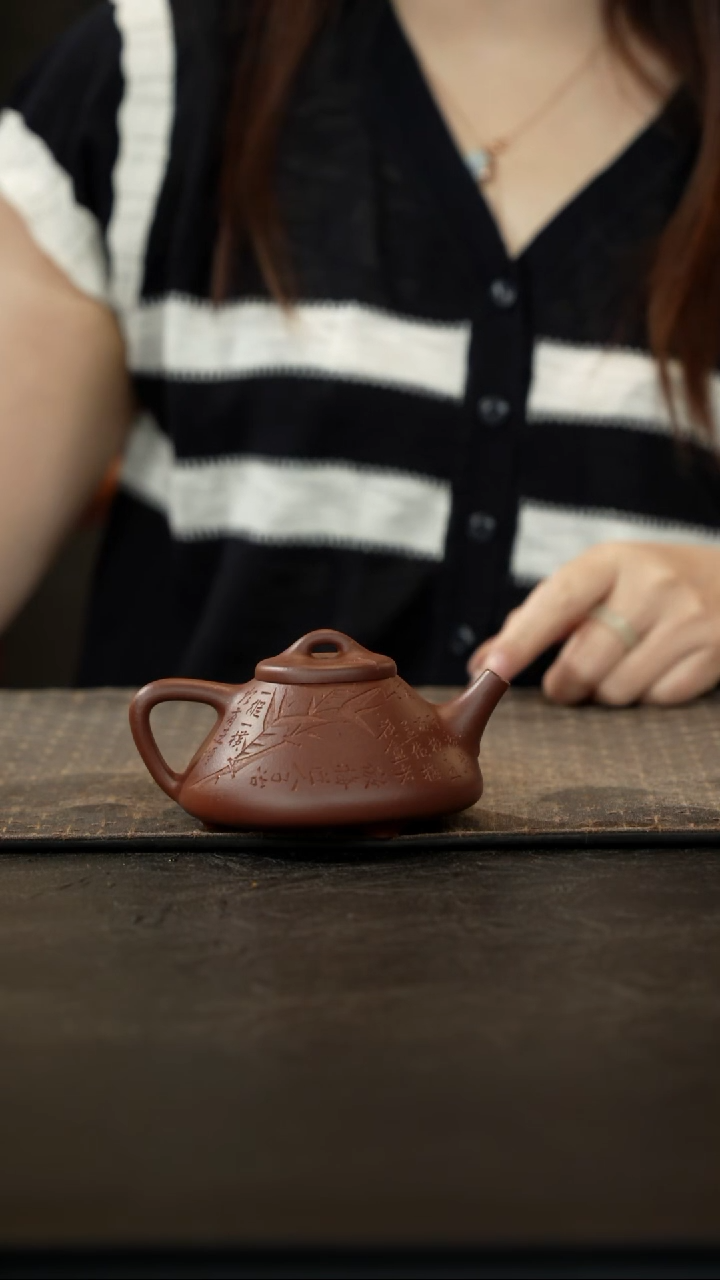 茶壶紫砂底槽青子冶石瓢刻绘200cc