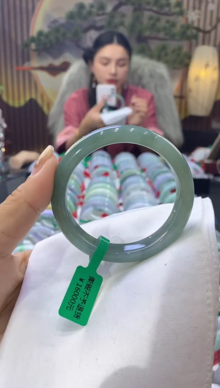 【闪购商品】翡翠手镯未镶嵌多人02185