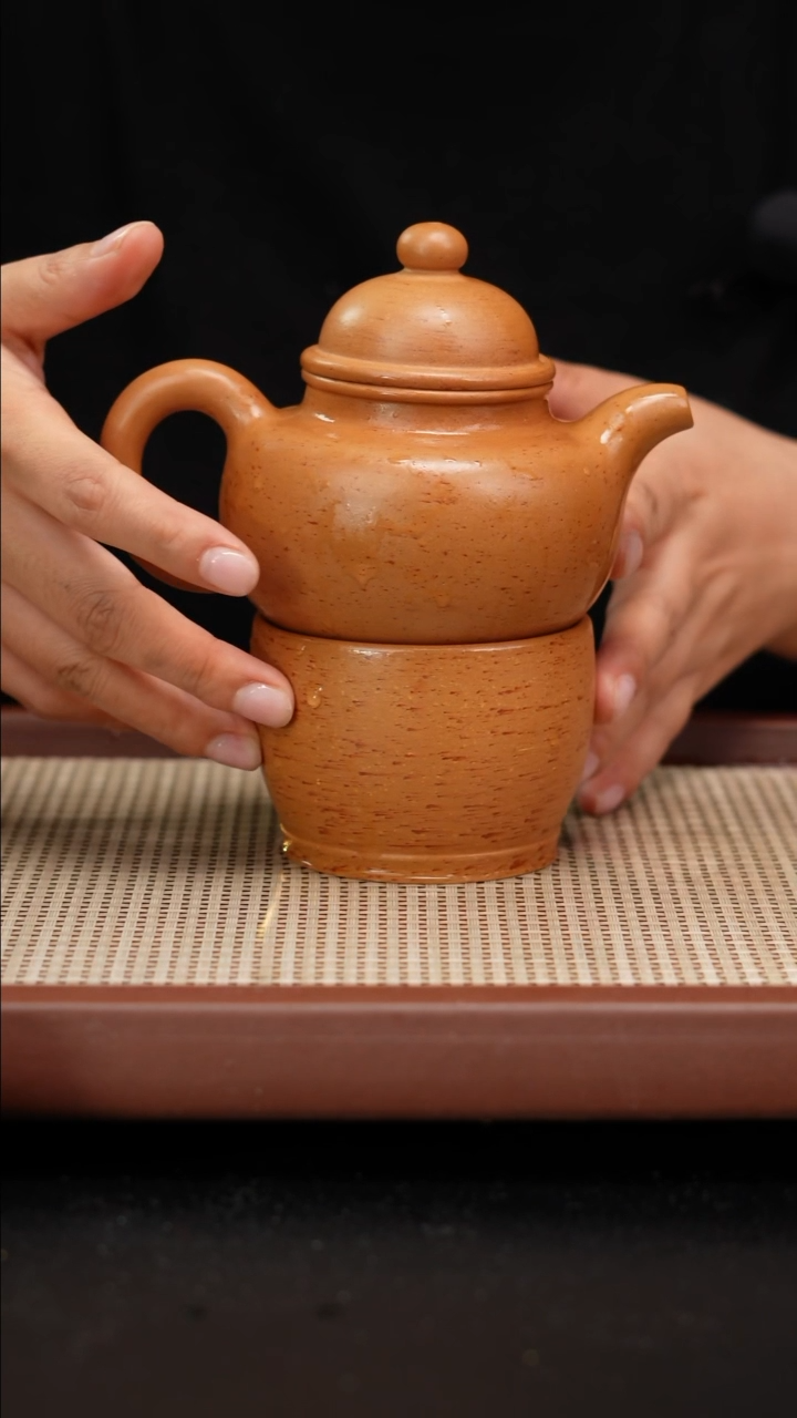 【闪购商品】紫砂茶壶葵黄朱掇球