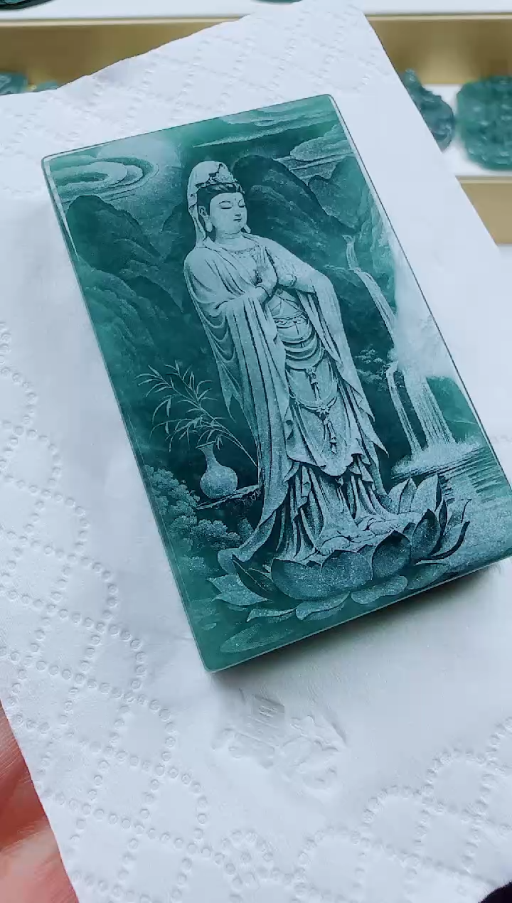 颈饰未镶嵌翡翠方观音