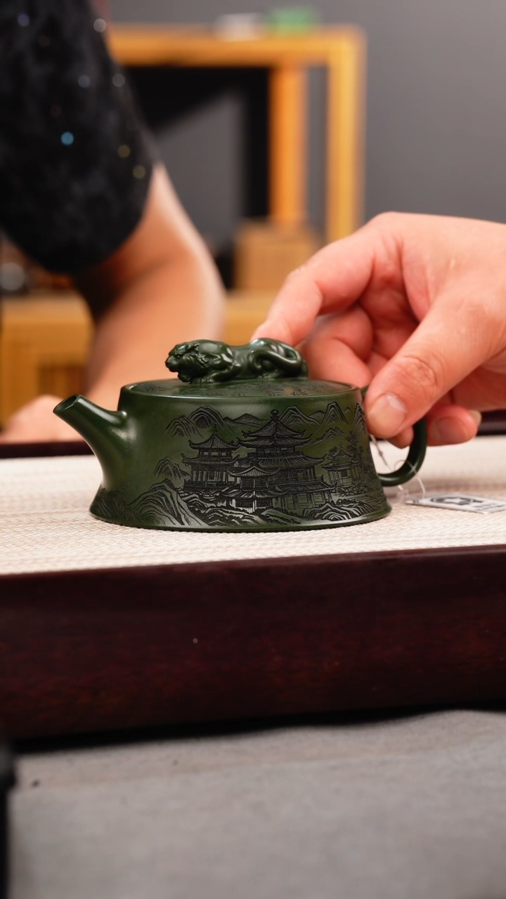 茶杯紫砂绿泥 虎钮柱础 刻绘